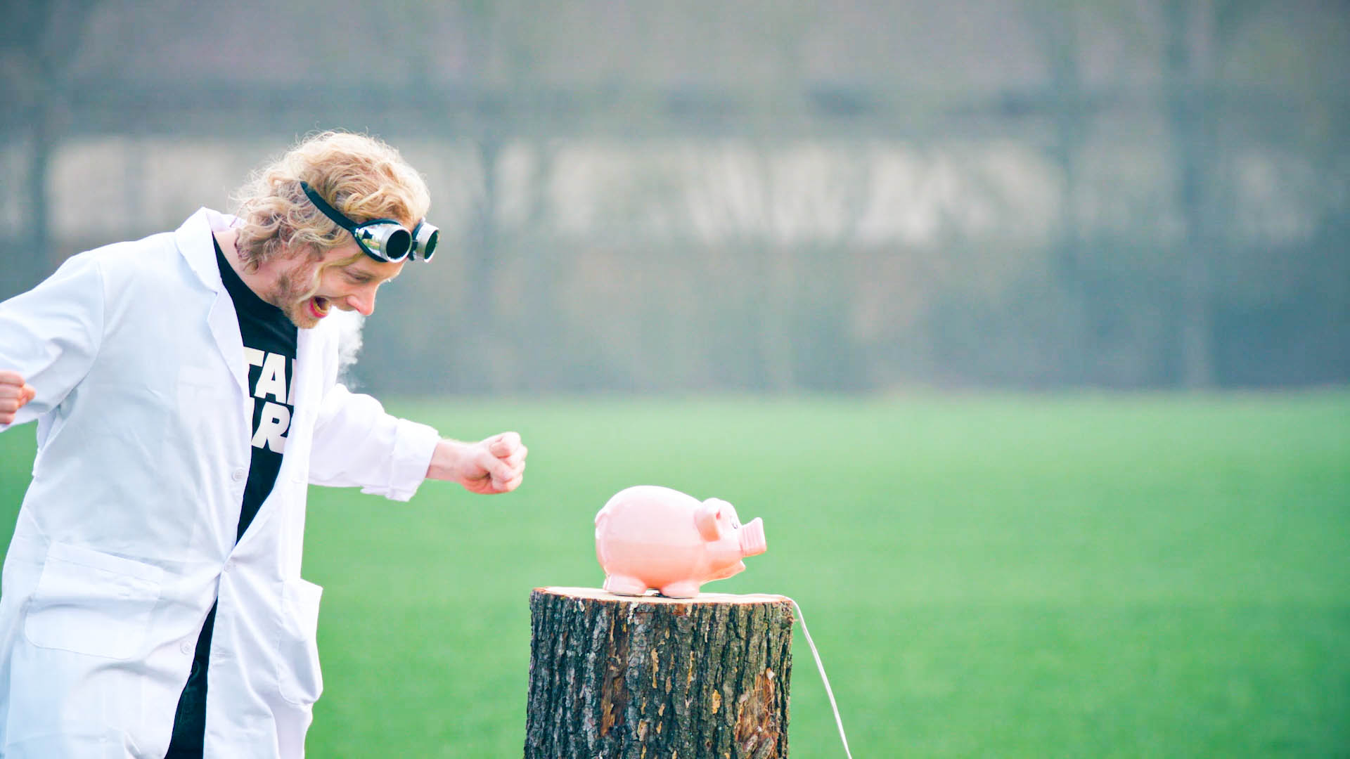 Sparschweine köpft man immer zu früh – Werbespot